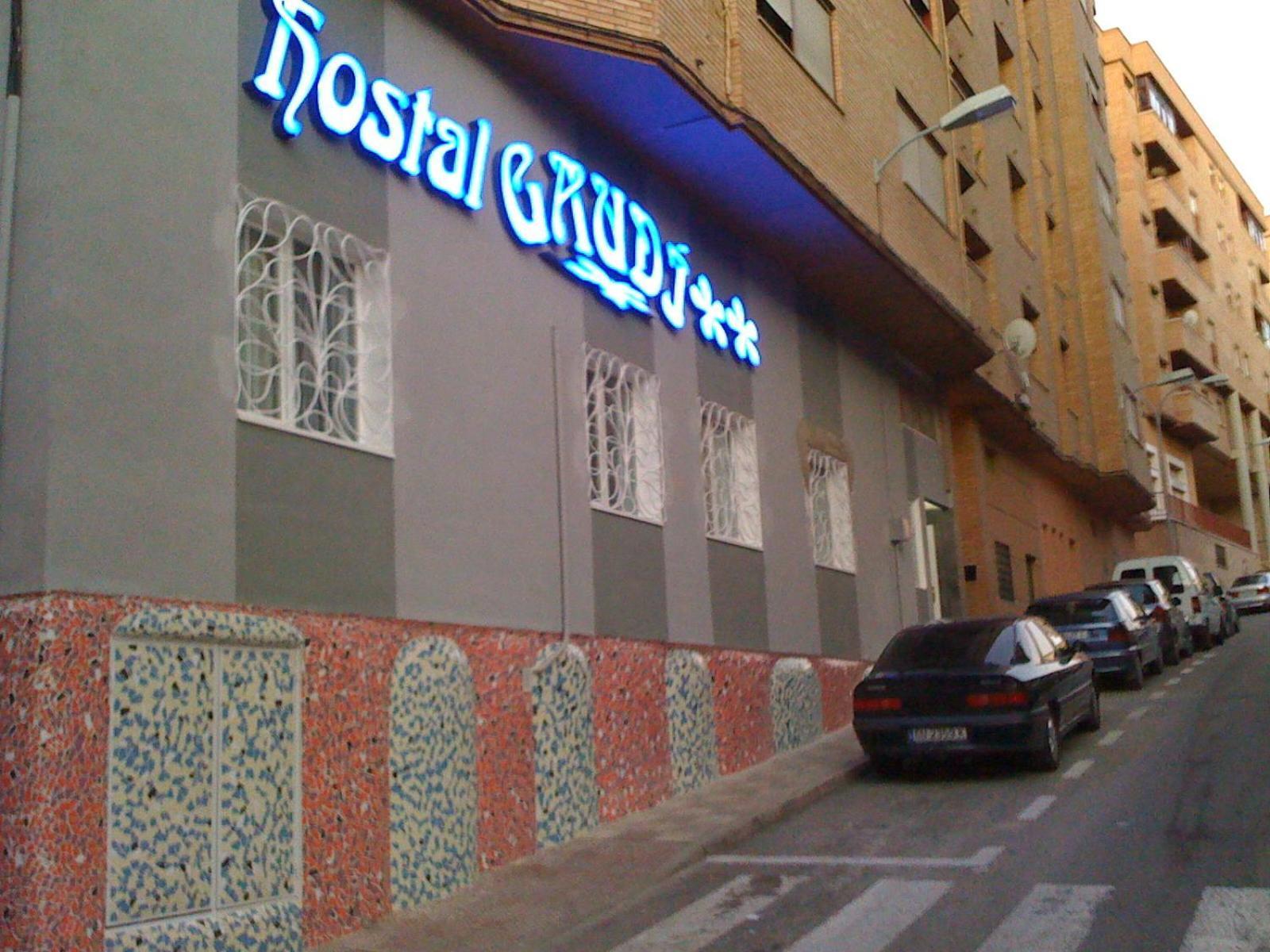 Hostal Gaudi Cuenca เกว็งกา ภายนอก รูปภาพ