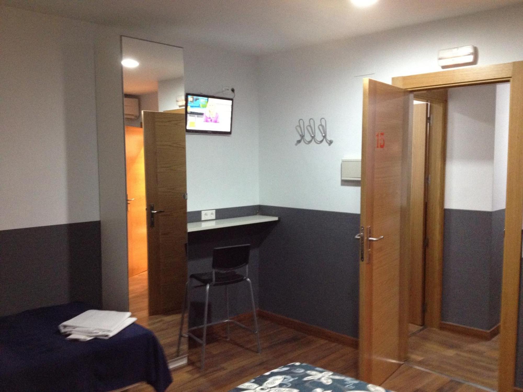 Hostal Gaudi Cuenca เกว็งกา ภายนอก รูปภาพ