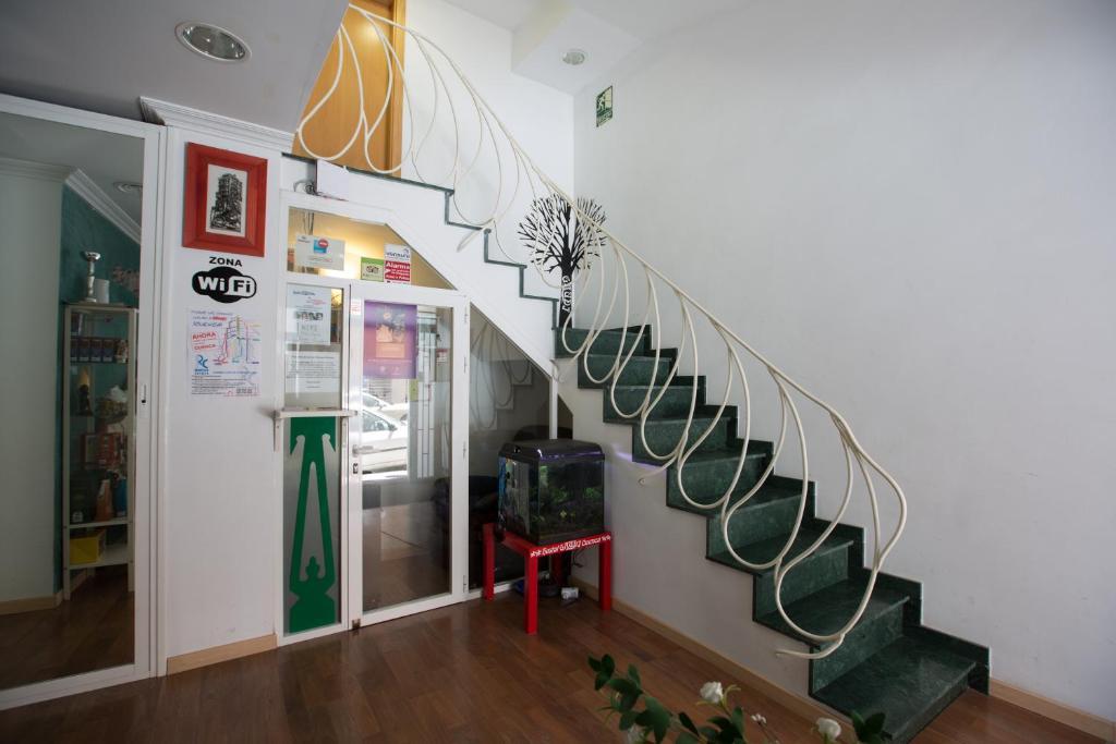 Hostal Gaudi Cuenca เกว็งกา ภายนอก รูปภาพ