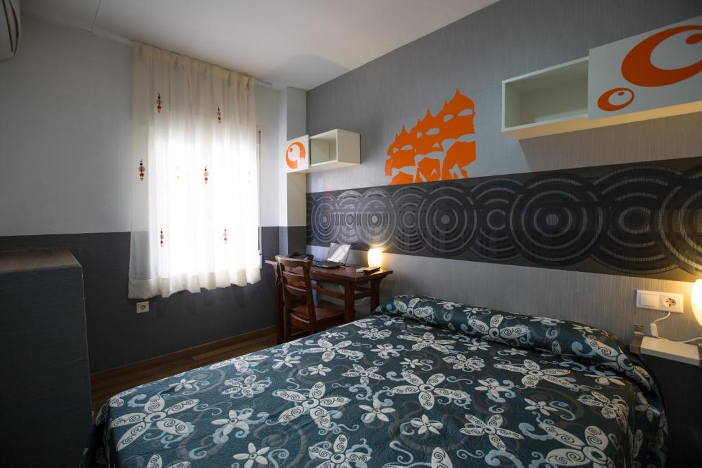 Hostal Gaudi Cuenca เกว็งกา ภายนอก รูปภาพ