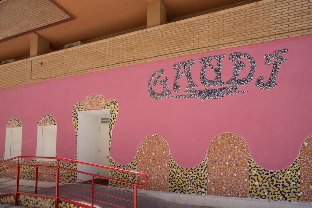 Hostal Gaudi Cuenca เกว็งกา ภายนอก รูปภาพ